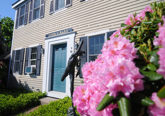 3 bedroom, 2.5 bath with En suite master, galley Kitchen, grand room, full private sun deck, air conditioning and heating, WiFi, iHome, Comcast TV/DVD.