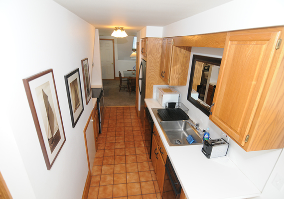 3 bedroom, 2.5 bath with En suite master, galley Kitchen, grand room, full private sun deck, air conditioning and heating, WiFi, iHome, Comcast TV/DVD.