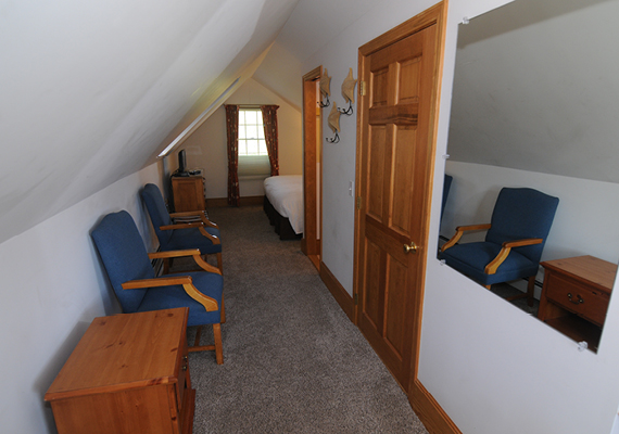 3 bedroom, 2.5 bath with En suite master, galley Kitchen, grand room, full private sun deck, air conditioning and heating, WiFi, iHome, Comcast TV/DVD.