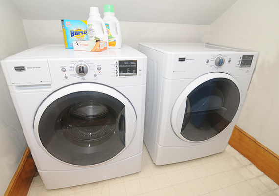 3 bedroom, 2.5 bath with En suite master, galley Kitchen, grand room, full private sun deck, air conditioning and heating, WiFi, iHome, Comcast TV/DVD.