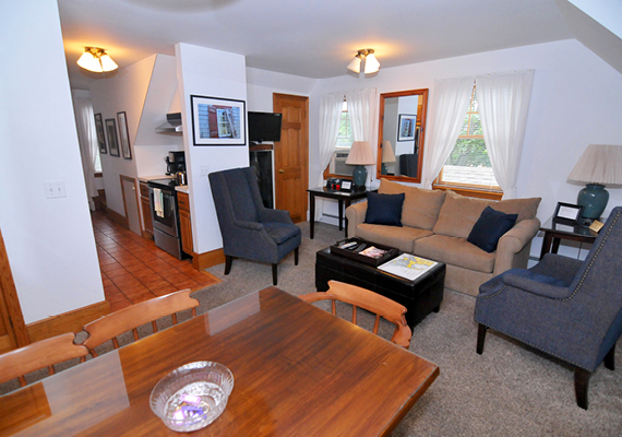 3 bedroom, 2.5 bath with En suite master, galley Kitchen, grand room, full private sun deck, air conditioning and heating, WiFi, iHome, Comcast TV/DVD.