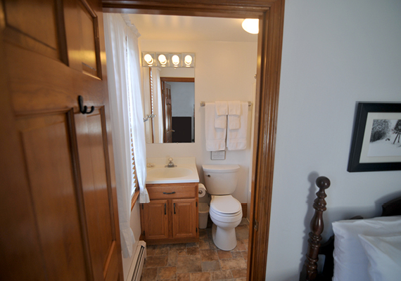 3 bedroom, 2.5 bath with En suite master, galley Kitchen, grand room, full private sun deck, air conditioning and heating, WiFi, iHome, Comcast TV/DVD.