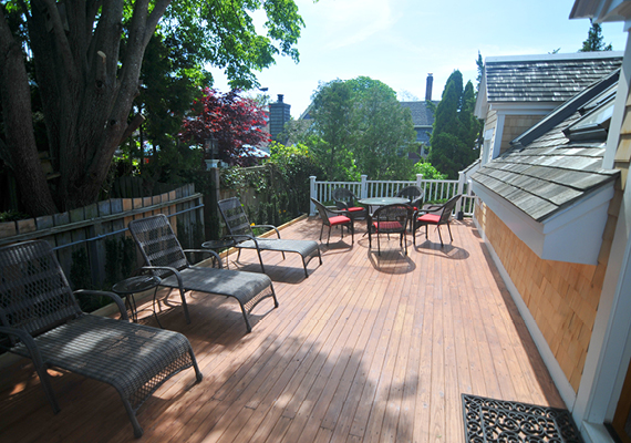 3 bedroom, 2.5 bath with En suite master, galley Kitchen, grand room, full private sun deck, air conditioning and heating, WiFi, iHome, Comcast TV/DVD.