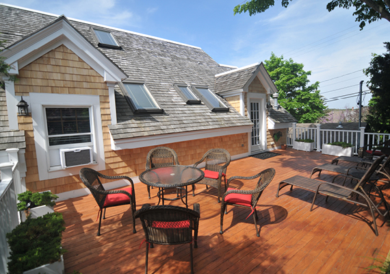 3 bedroom, 2.5 bath with En suite master, galley Kitchen, grand room, full private sun deck, air conditioning and heating, WiFi, iHome, Comcast TV/DVD.